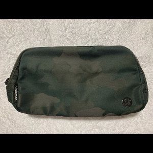 Lululemon Everywhere Belt Bag
